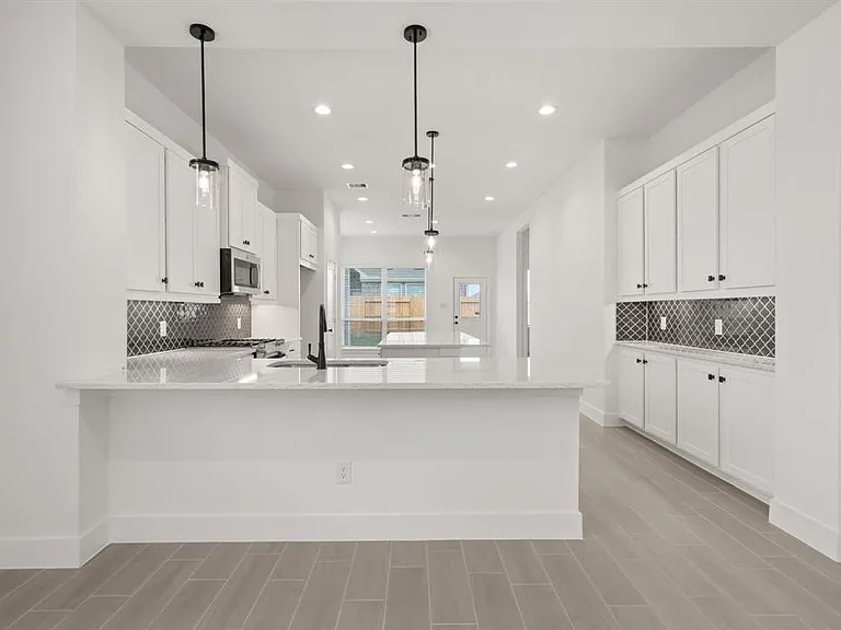 2235 Garden Arbor Ln — Photo 4