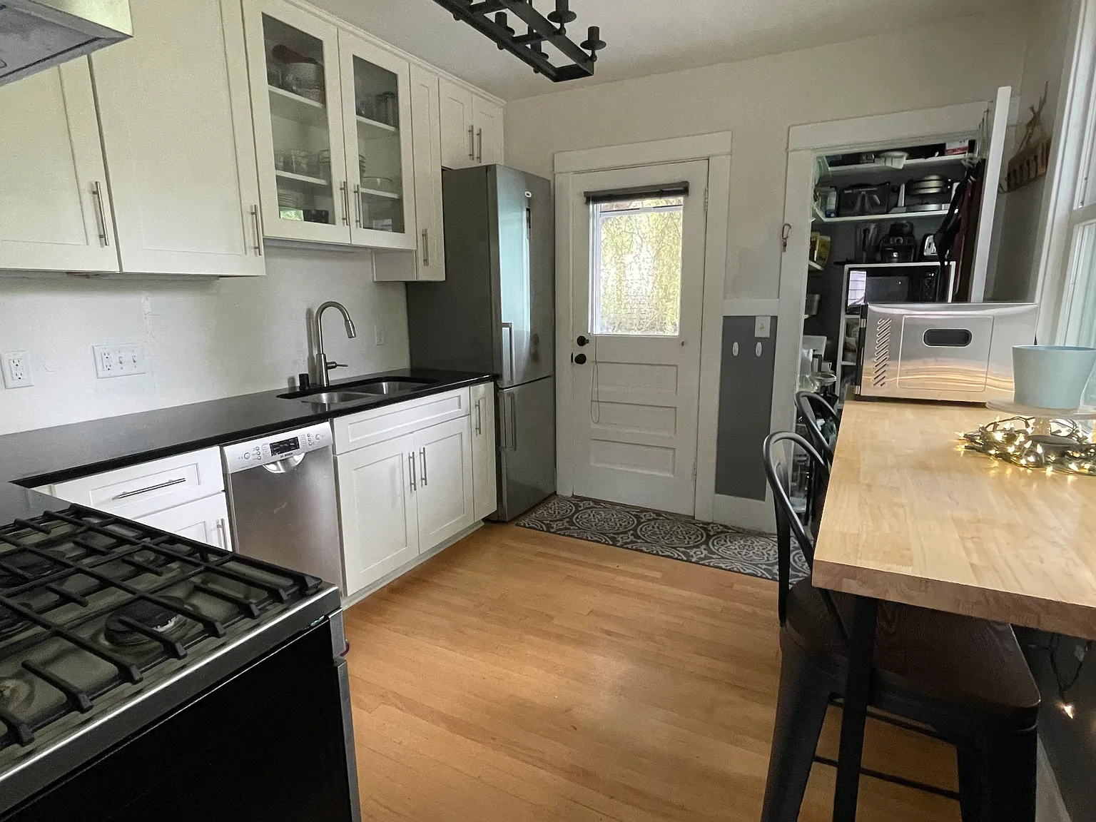 2 bed, 1052 sqft, $2,600 — Photo 4