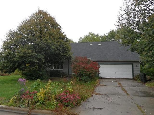 2nd image of 641 Basswood Ave