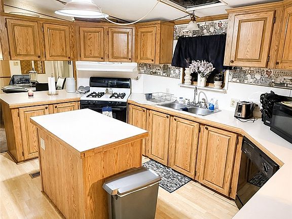 3rd image of 31 Oakview Dr