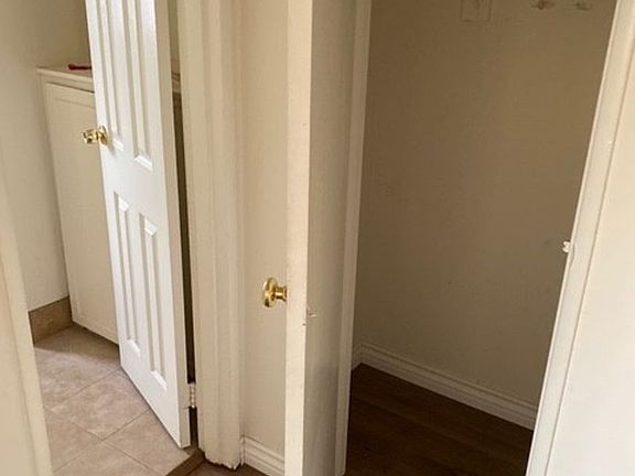 5th image of 2041 Cloverfield Blvd Unit 4