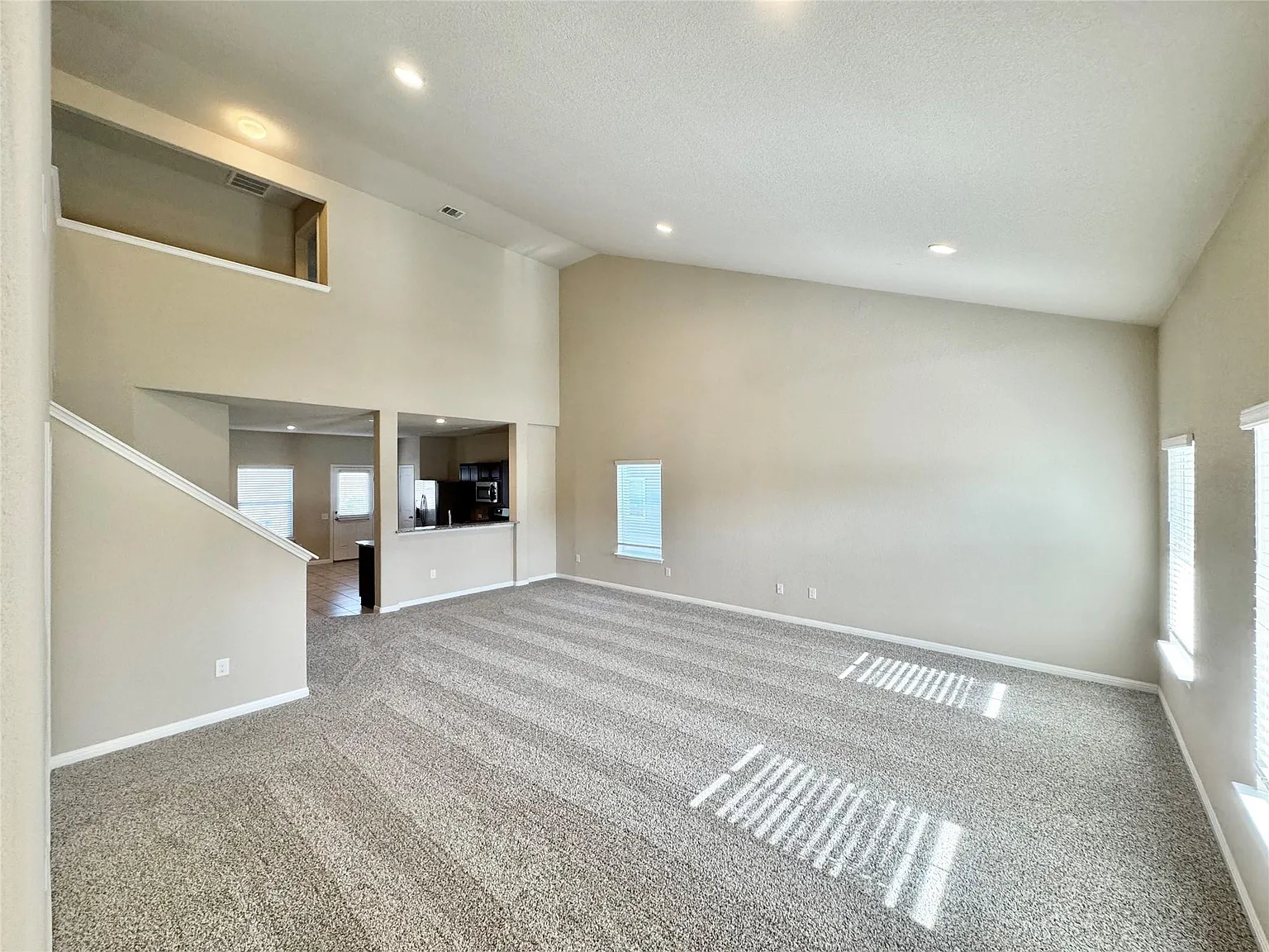 4 bed, 2.5 bath, 2090 sqft, $2,295 — Photo 3