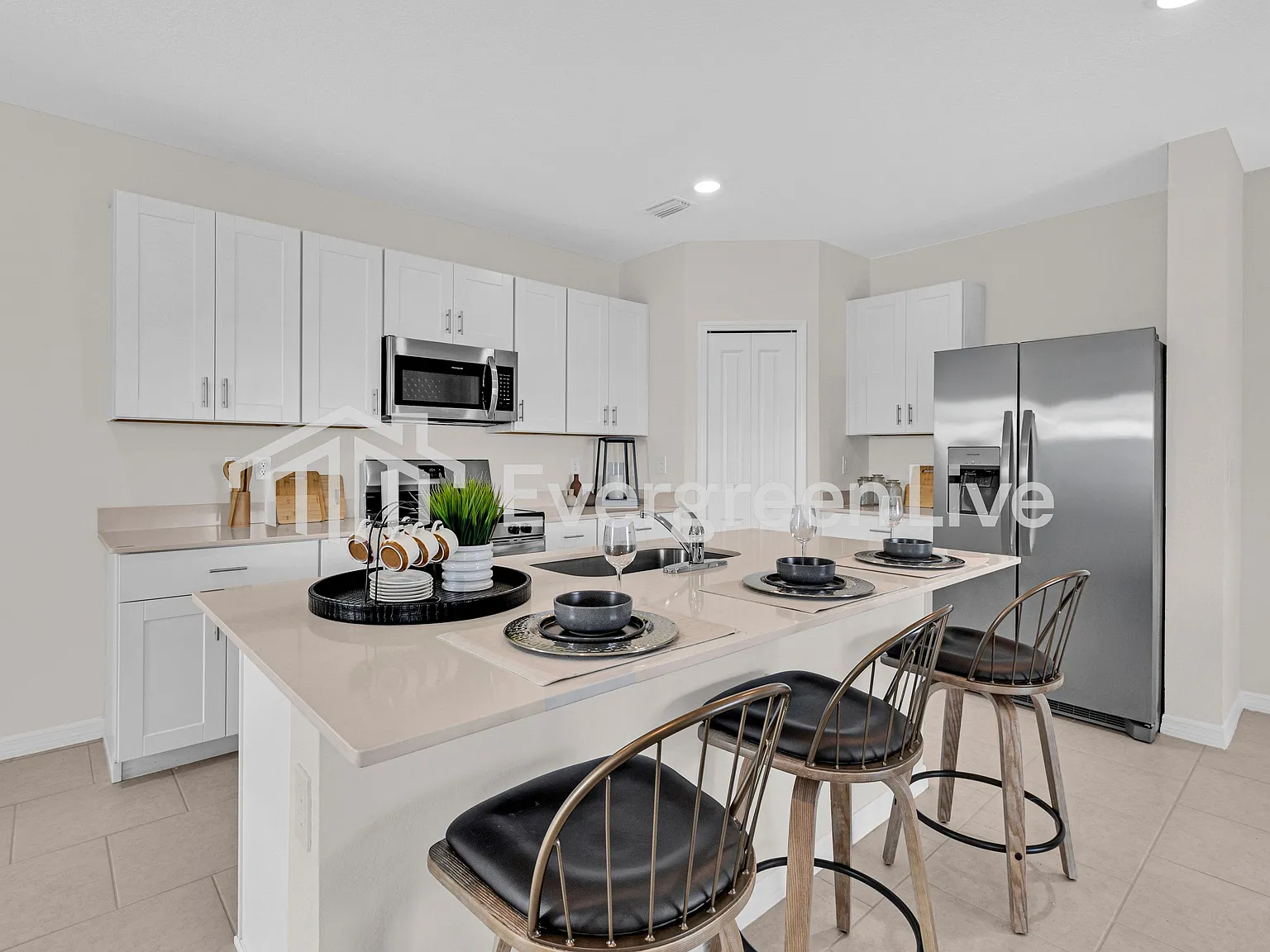 4 bed, 2.5 bath, 1874 sqft, $2,045 — Photo 2