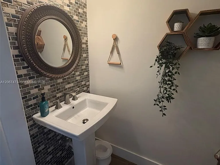 128 Riviera Cir #128 — Photo 18