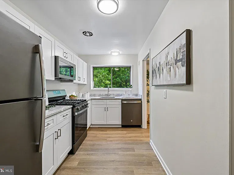 10648 Montrose Ave #M-103 — Photo 10