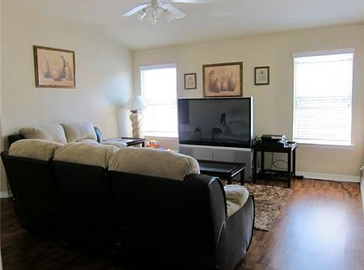 1st image of 10326 Huntleigh Dr