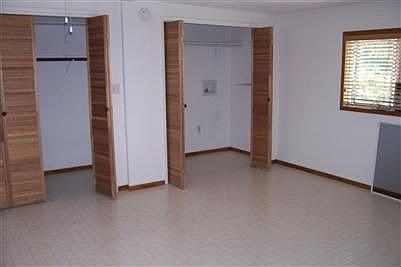 Bedroom/laundry