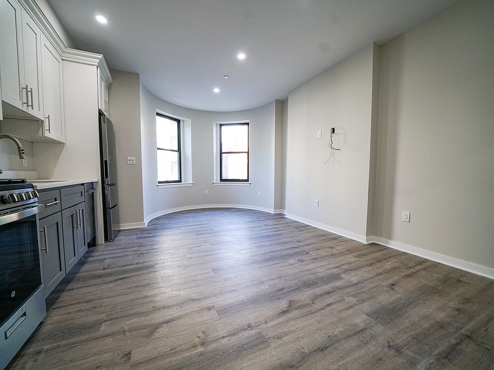 1st image of 10 Blackwood St #126