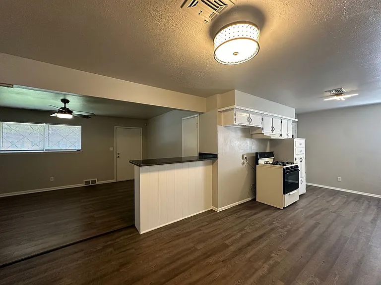 407 W Fairchild Dr — Photo 9