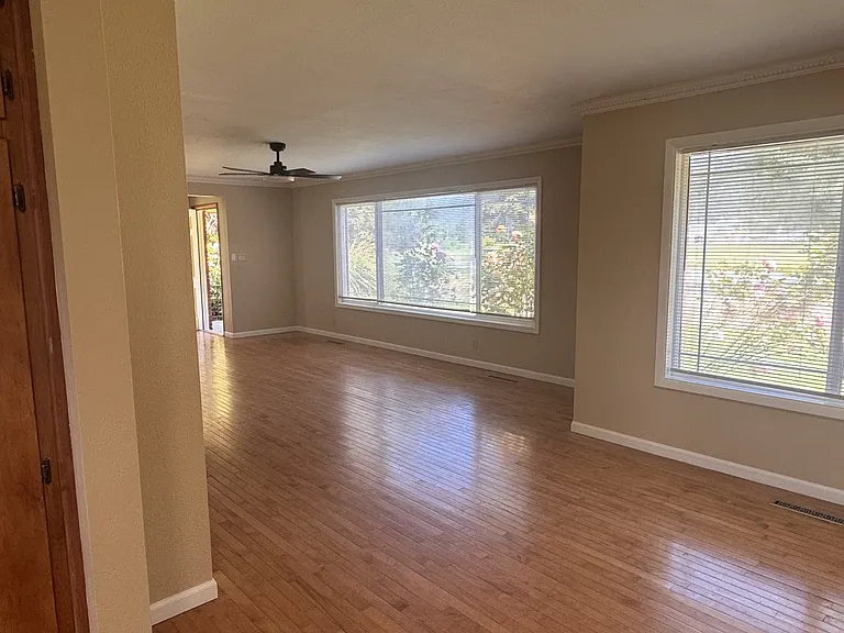 8741 Old Highway 99 S — Photo 14