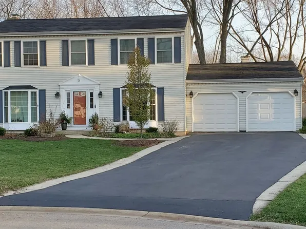 5 Cambridge Ct, Geneva, IL 60134