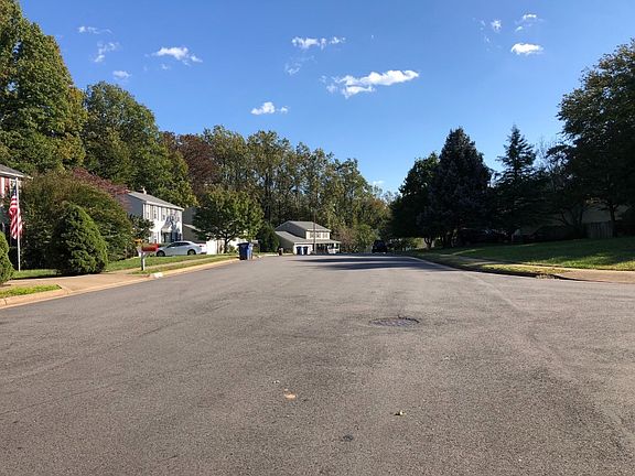 4th image of 5121 Bradfield Dr