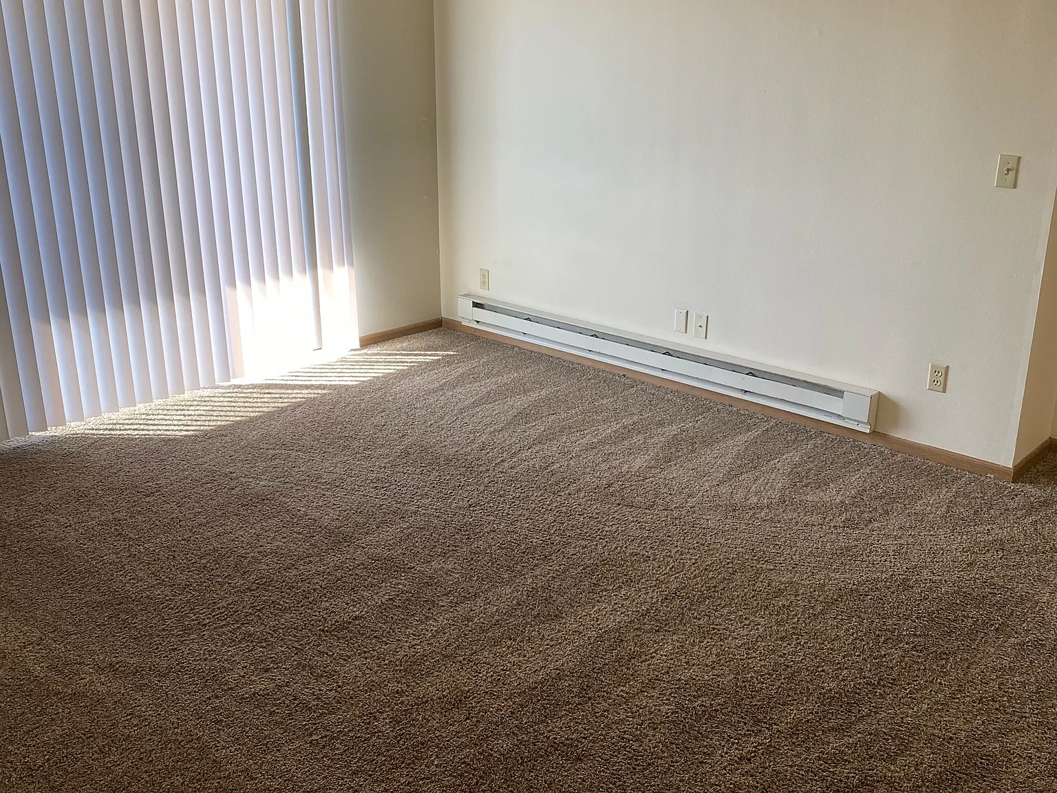 Meadow Wood Of Ames Apartment Building - 208 — Photo 3