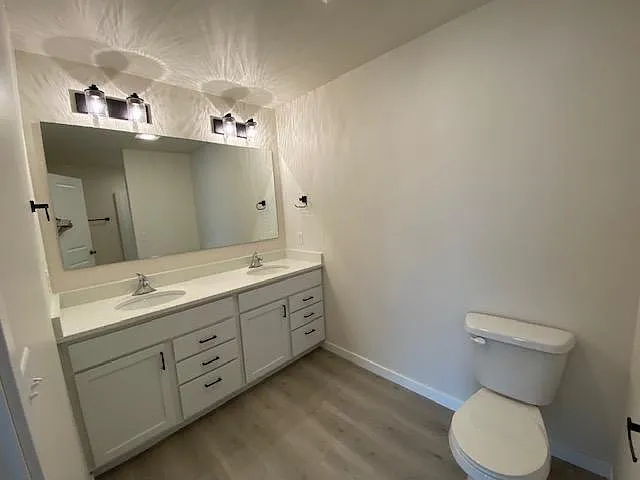 1185 Exchange St — Photo 16