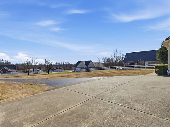3rd image of 97 Peggy Anne Ln