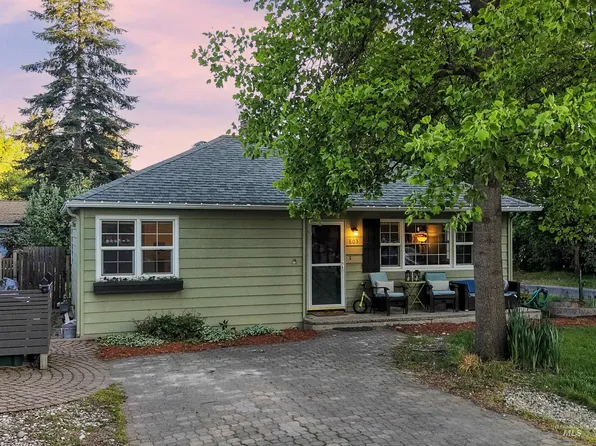803 E 8th St, Moscow, ID 83843