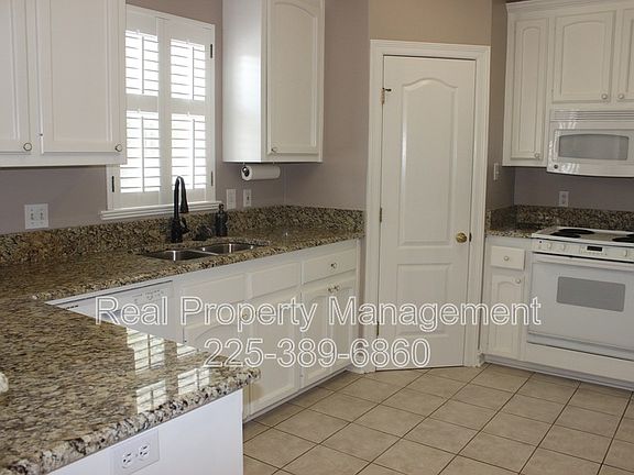 3rd image of 3938 Garden View Dr