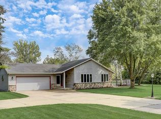 10260 S 60th St, Franklin, WI 53132