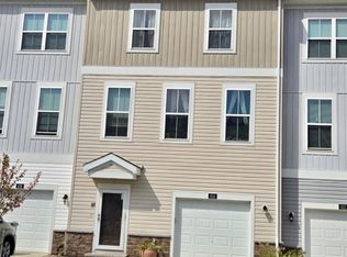 424 Honeyberry Ln, Fredericksburg, VA