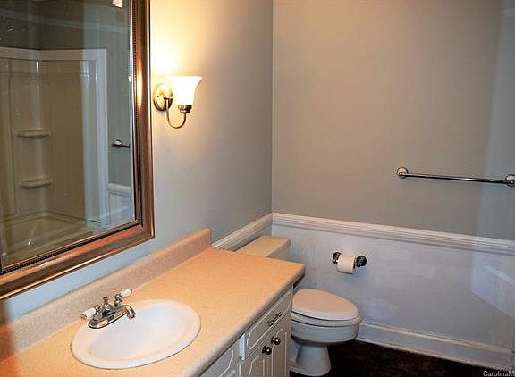 5th image of 1010 Nottingham Dr