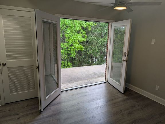 4th image of 10410 Lovell Center Dr APT 3