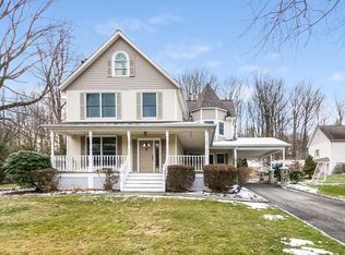 199 Cherry Ln, Airmont, NY 10952