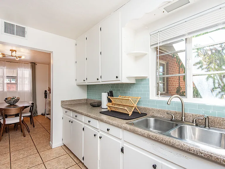2402 E Copper St — Photo 11