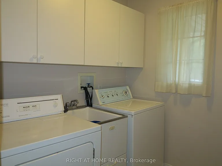 35 Moraine Cres — Photo 14
