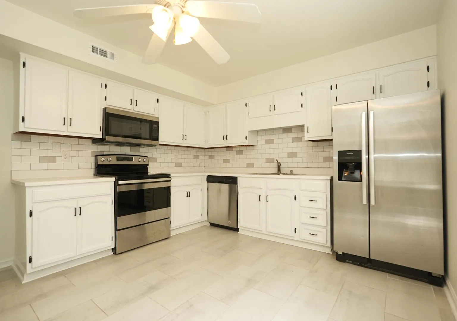 8807 Hunter Ridge Dr - 8807 Hunter Ridge — Photo 3