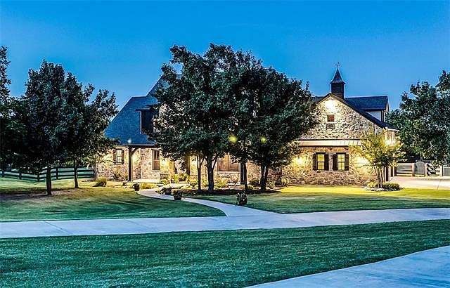 1st image of 811 Caublestone Hill Dr