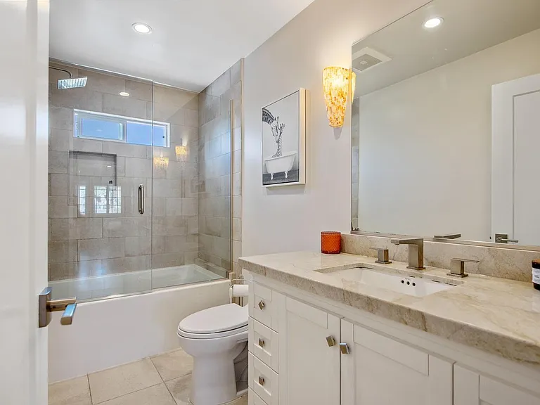 23350 Aetna St — Photo 20