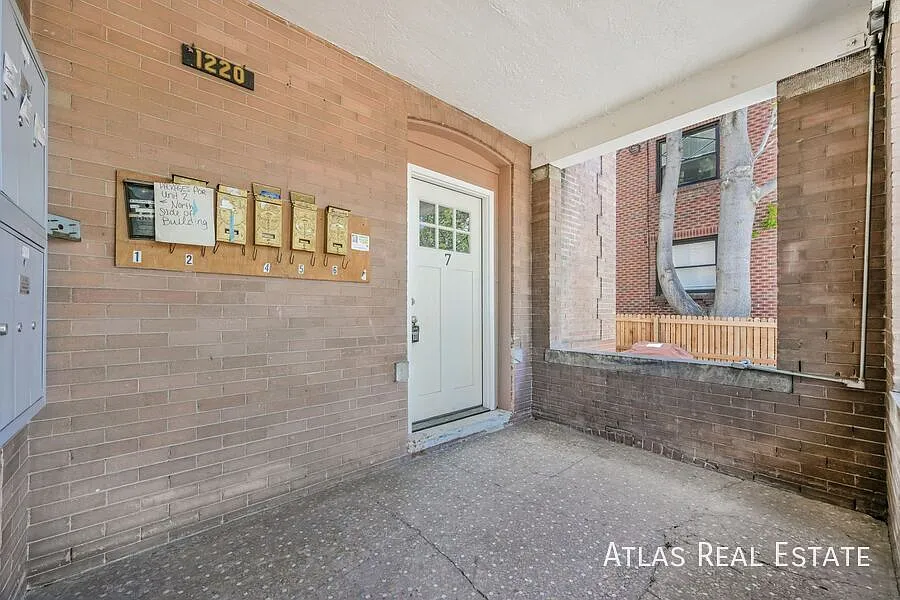 Building Photo - 1220 N Corona St #6