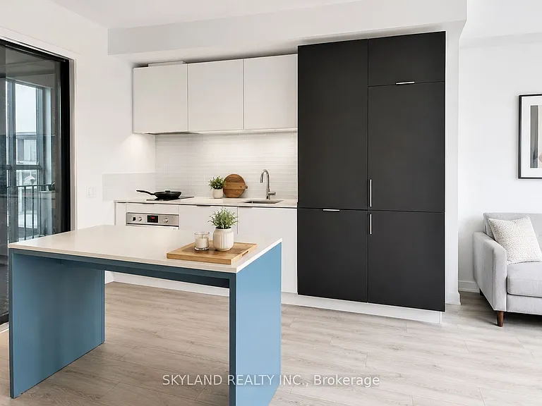 33 Helendale Ave #713 — Photo 3
