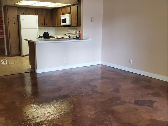 3rd image of 7804 NW 70th Ct