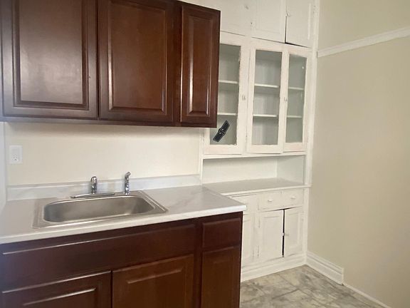 3rd image of 6332 N Magnolia Ave APT 1W