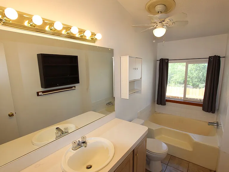 1743 W Mikey Dr — Photo 11