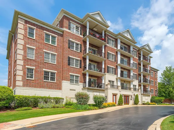 446 McDaniels Cir APT 203, Clarendon Hills, IL 60514