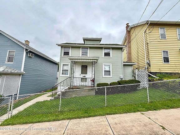 2nd image of 619 Hickory St