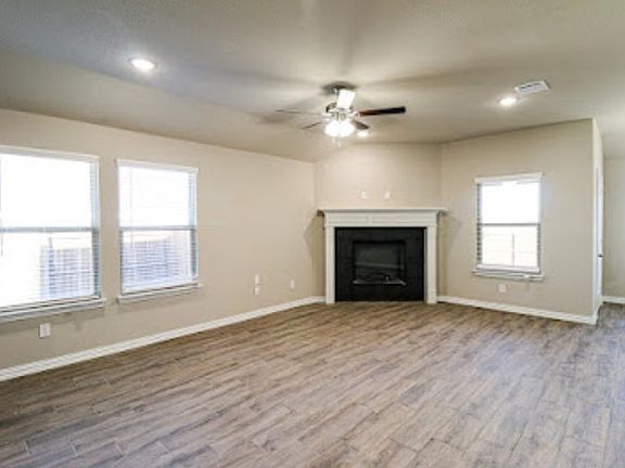 4th image of 504 Lakeway Ln