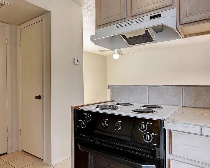105 E 38th St #100-303 — Photo 28