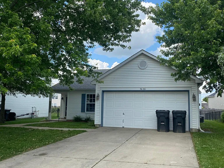 5636 N Plymouth Ct — Photo 2