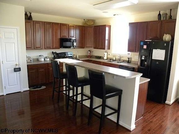 5th image of 7 Woodbury Dr
