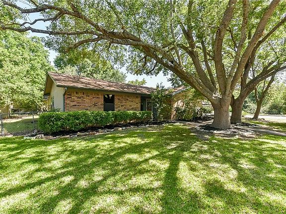 2nd image of 1800 Quail Valley Dr