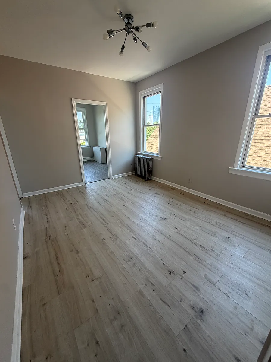 Building Photo - 241 Duncan Ave #5