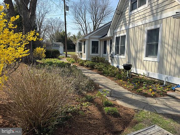 5th image of 1268 Hayes Rd