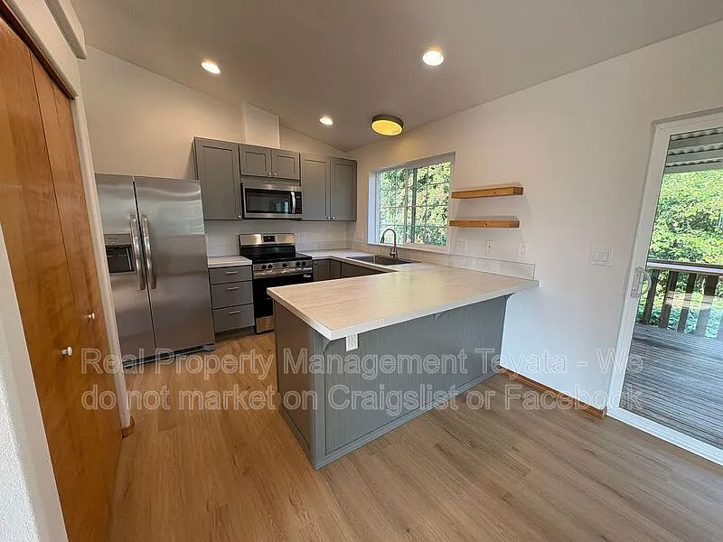 4 bed, 3.0 bath, 1680 sqft, $3,300 — Photo 4