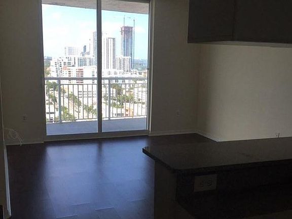 3rd image of 275 NE 18th St APT 1508