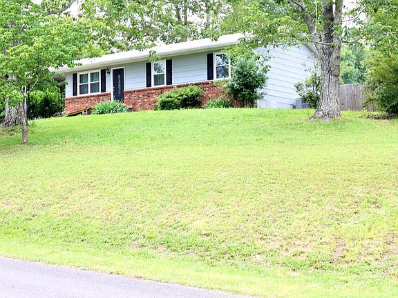 2nd image of 2081 Charlotte Dr NE