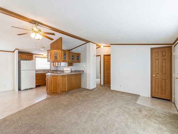 4th image of 887 Brighton Dr