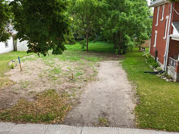 352 Queen St E, Saint Marys, ON N4X 1C8